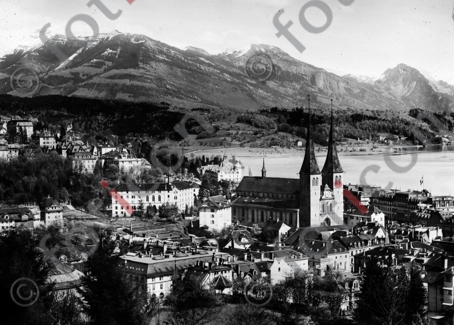 Luzern. Stiftskirche | Lucerne. Collegiate Church - Foto foticon-simon-023-002-sw.jpg | foticon.de - Bilddatenbank für Motive aus Geschichte und Kultur